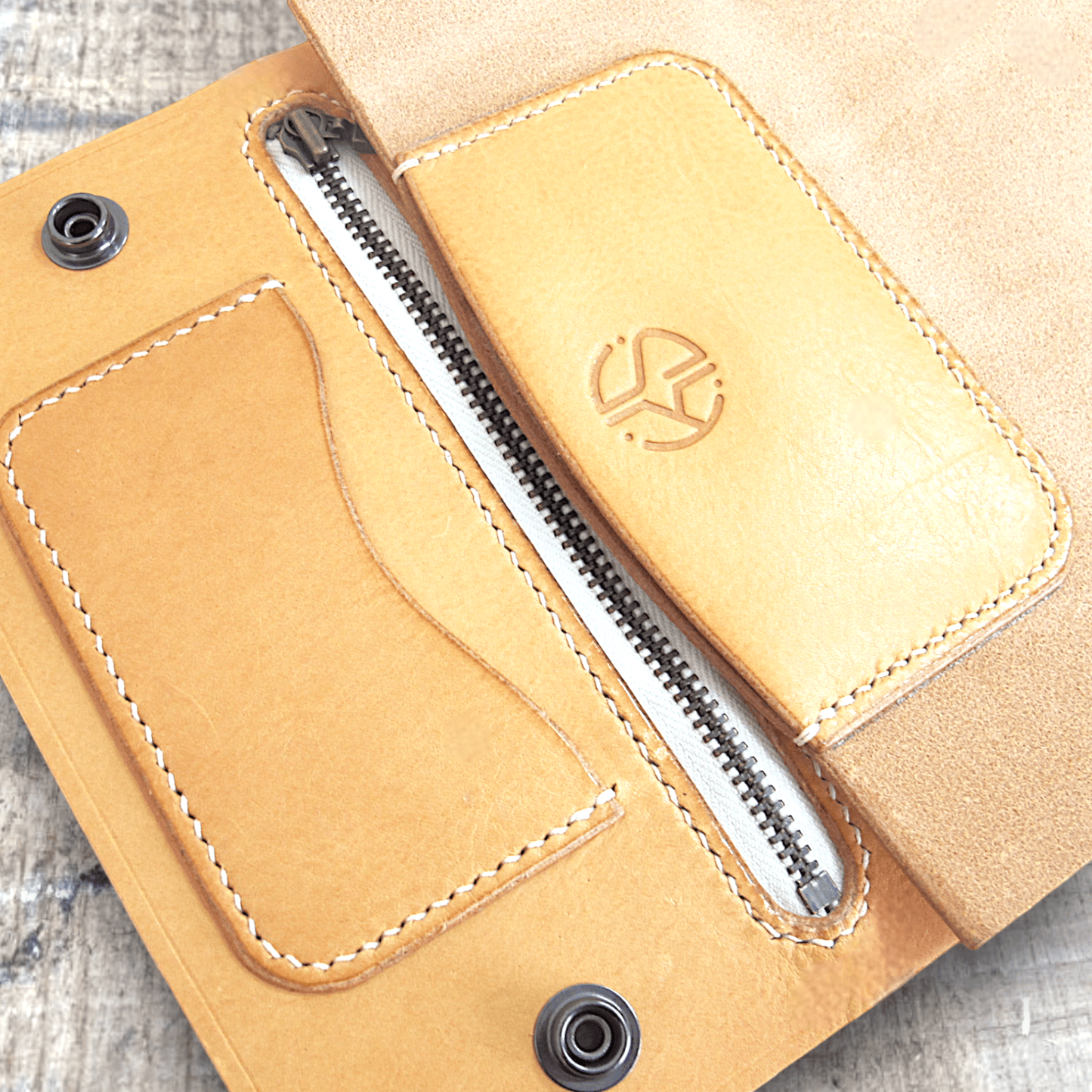 Keep-Studio Purses and wallets Natural / Smooth / Cream Tennyson Trucker Leather Wallet