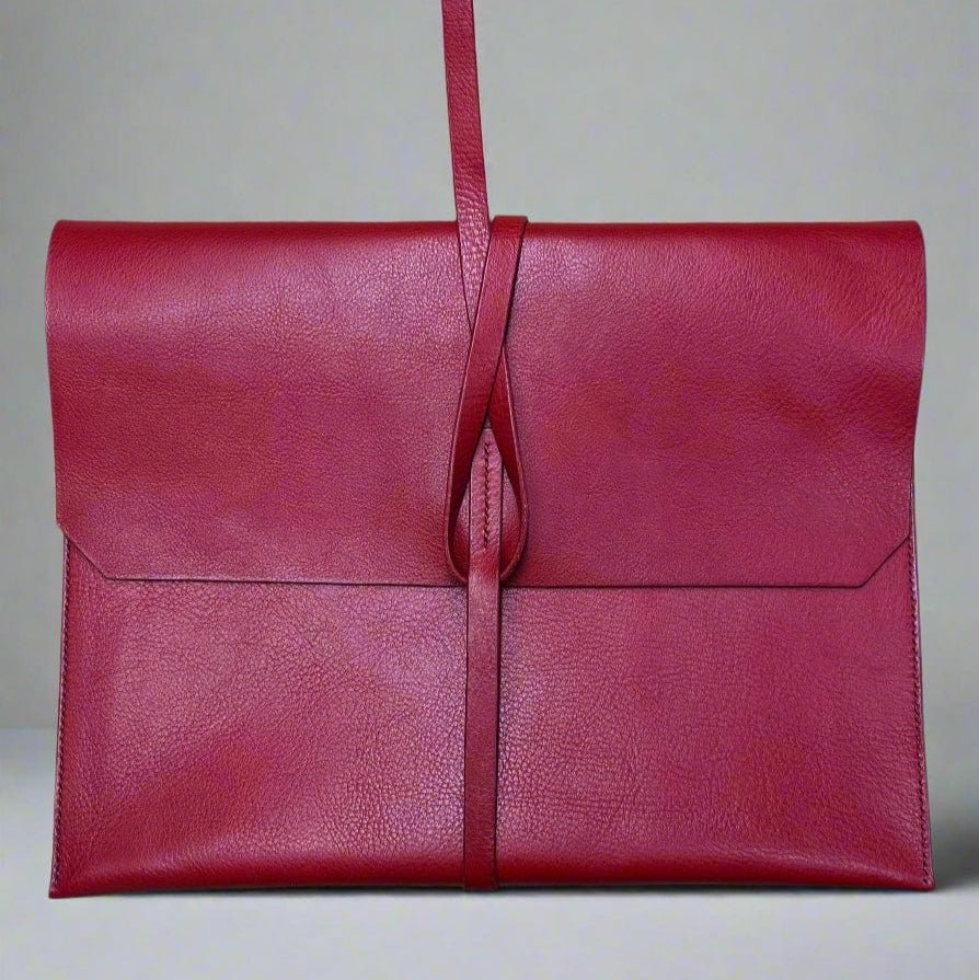 front view of the tie leather casse for an ipad